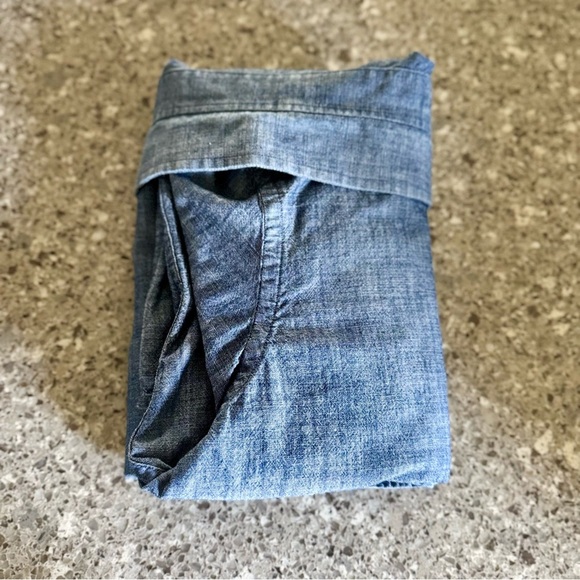 Banana Republic Chambray Button-Up Shirt - Men's L - Slim Fit - Blue Denim EUC - Picture 6 of 7